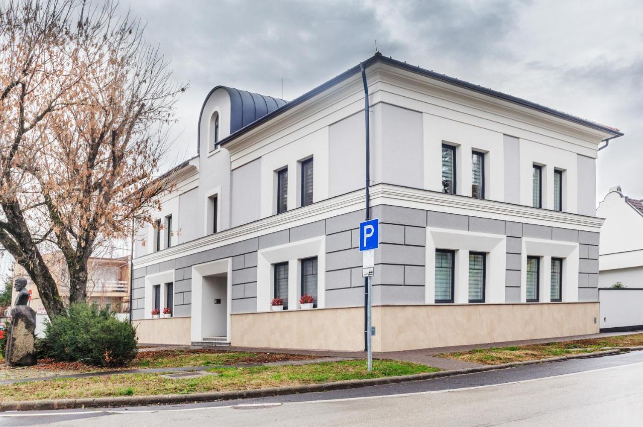 Corso Lux Apartman Gyula Extérieur photo